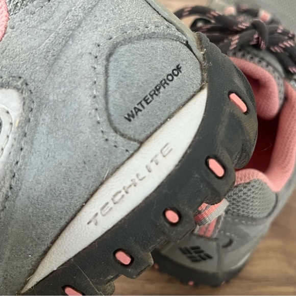 Columbia Gray & Pink Waterproof Low Hiking Shoe Techlite Omni-Grip Sole Size 6.5 - Picture 6 of 10